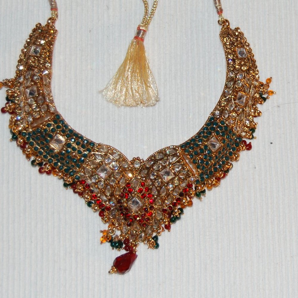 SIA ART Jewelry Gold/Red/Green& Diamond Like Collar Necklace W/Matching Earrings